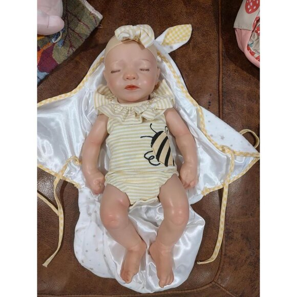 🆕16 Inch Full Platinum Silicone 4 Lb Sleeping Baby Girl Real Life Baby Doll - Picture 2 of 14